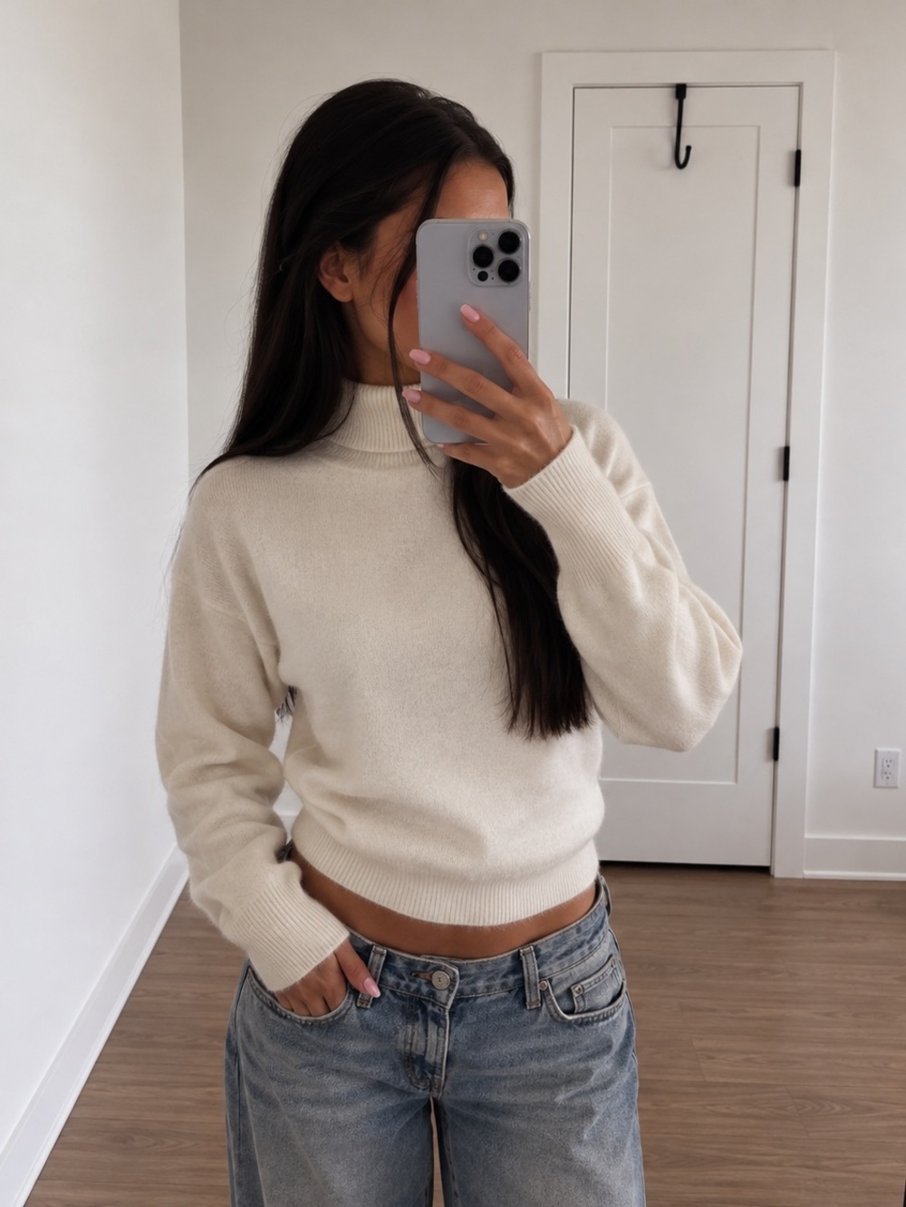 Aritzia Cashmere Relaxed Turtleneck Sweater in
Whisper White